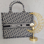 Dior big size لون كحلي  وبيج