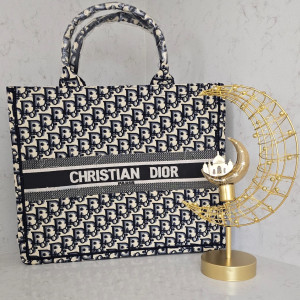 Dior big size لون كحلي  وبيج
