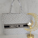 Dior big size لون ابيض